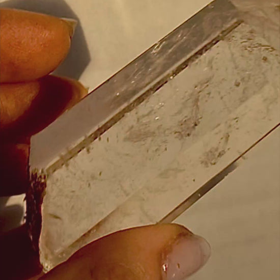 Transparent quartz wand with polished top and grounded base edge